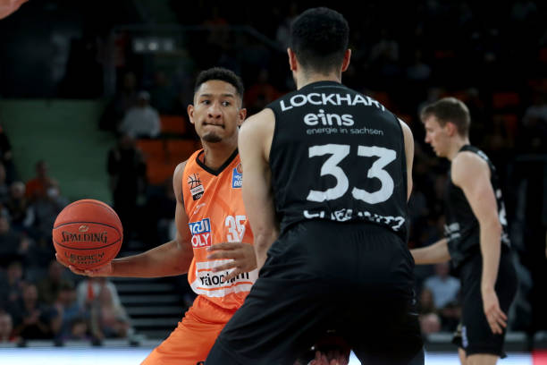 选手们穿梭 选手们穿梭