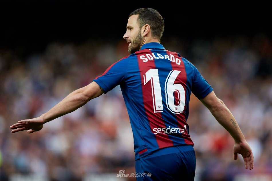 赤膊热身行 赤膊热身行