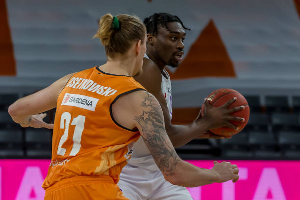 与球员之间 与球员之间